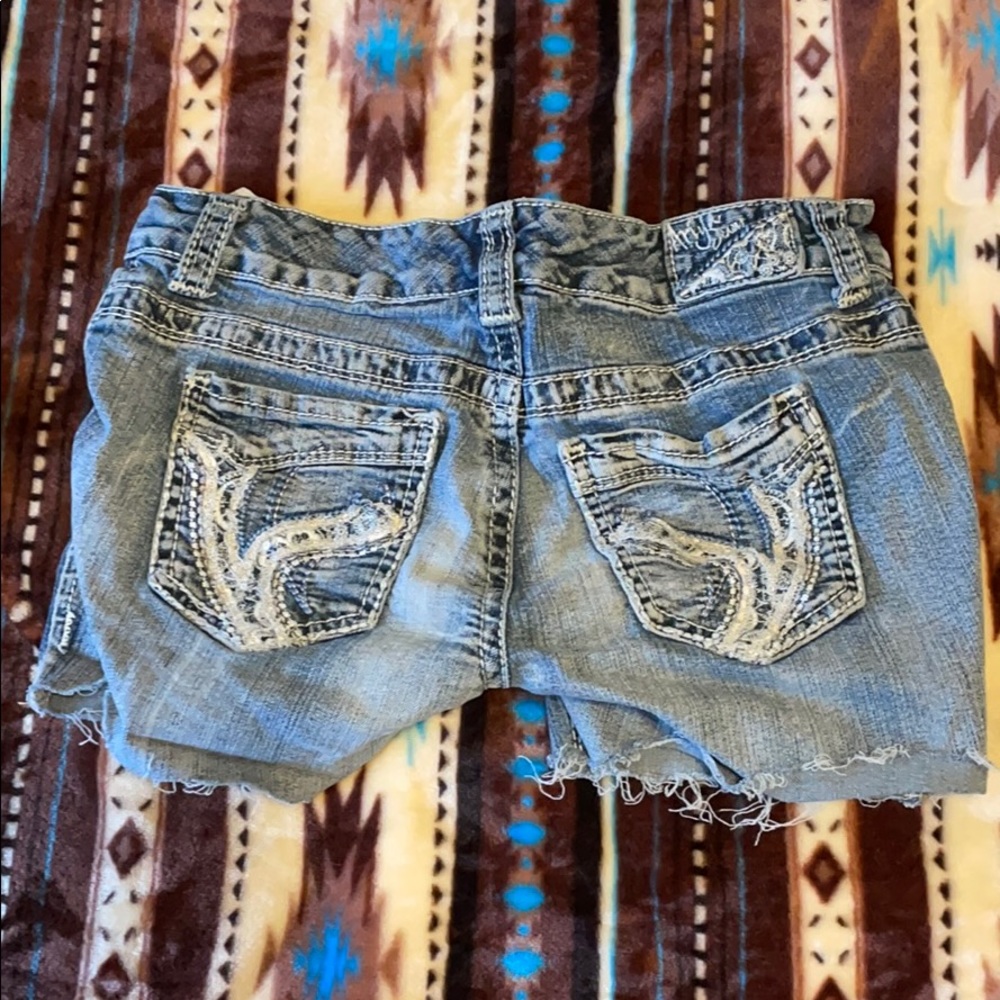 Ariya cut offs